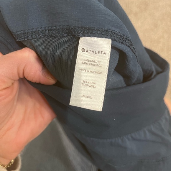 EUC Athleta Trekkie 2.0 Bermuda Shorts, Navy Bluee, Size 0 - Picture 3 of 7